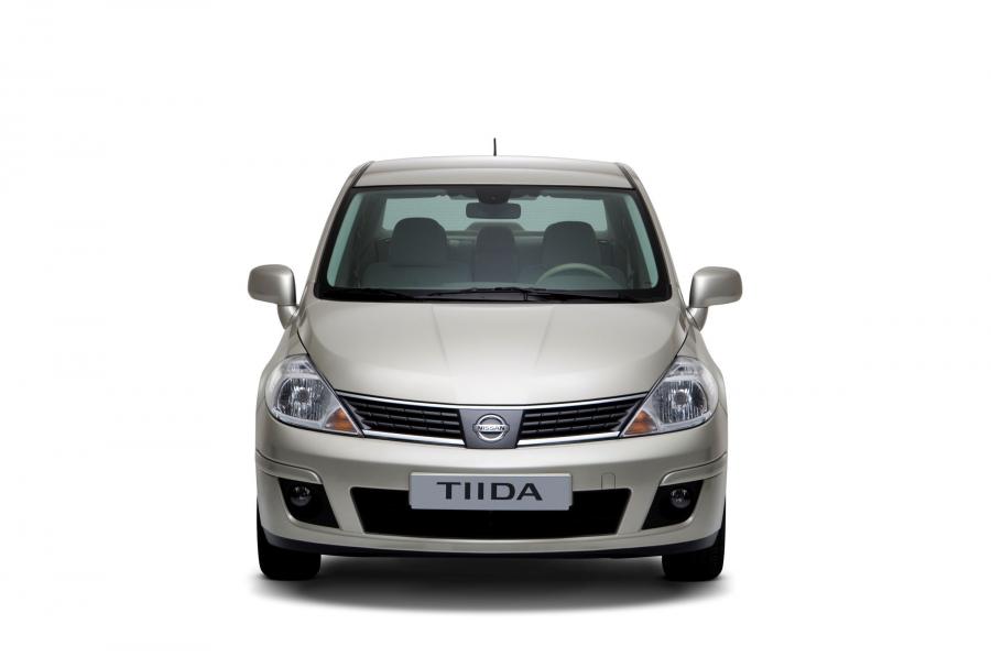  Nissan Tiida Sedan 2005 года  (фото 44 из 50)
